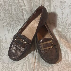 Naturalizer Gisella  Loafer - Size 5 Bronze Metallic Like New